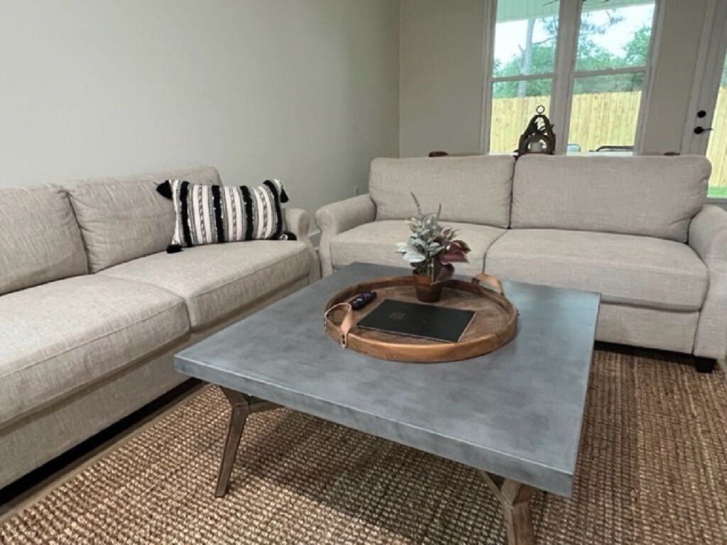 End of Summer Special plus Rent Now for Winter! 5 Min. to the Beach/Pool Table!