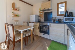 Fridge, microwave, oven, coffee/tea maker