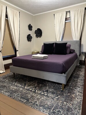 3 室のベッドルーム、デスク、アイロン / アイロン台、WiFi (無料)