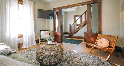 3 Min to downtown & Falls Park, 10 min to Airport - Clean King Bed Home