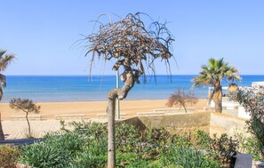 Una spiaggia nelle vicinanze, pesca