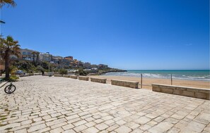 Una spiaggia nelle vicinanze, pesca