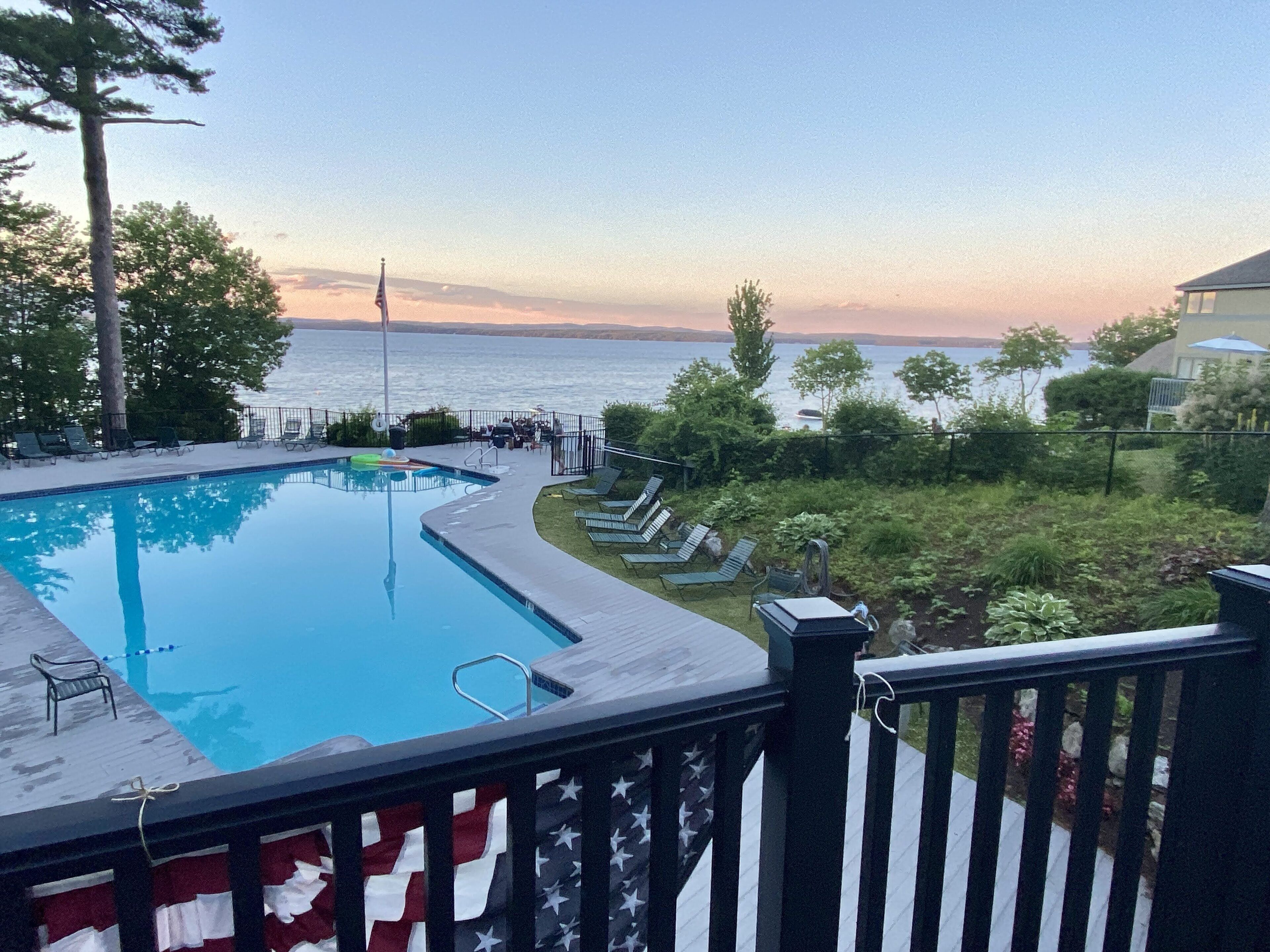 3BR Samoset Townhome with lake access, pool, tennis courts, fire pit & more