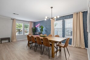 Dining - Epic Fun Luxury 4 BR in DFW w/ Casino & Lounge! (Grand Prairie)