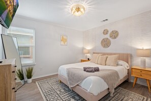 4 bedrooms, desk, iron/ironing board, free WiFi - Epic Fun Luxury 4 BR in DFW w/ Casino & Lounge! (Grand Prairie)