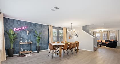 Epic Fun Luxury 4 BR in DFW w/ Casino & Lounge!