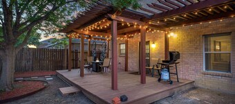 Epic Fun Luxury 4 BR in DFW w/ Casino & Lounge!