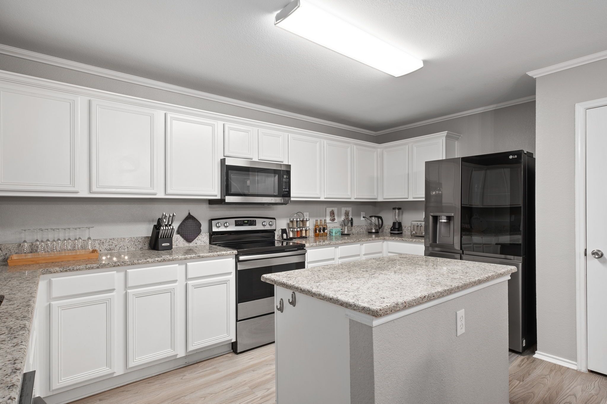 Epic Fun Luxury 4 BR in DFW w/ Casino & Lounge!