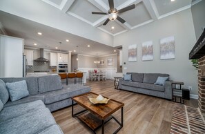 Smart TV, fireplace