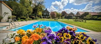 Le gîte de la Bergère, a welcoming, cozy gîte facing the pool.