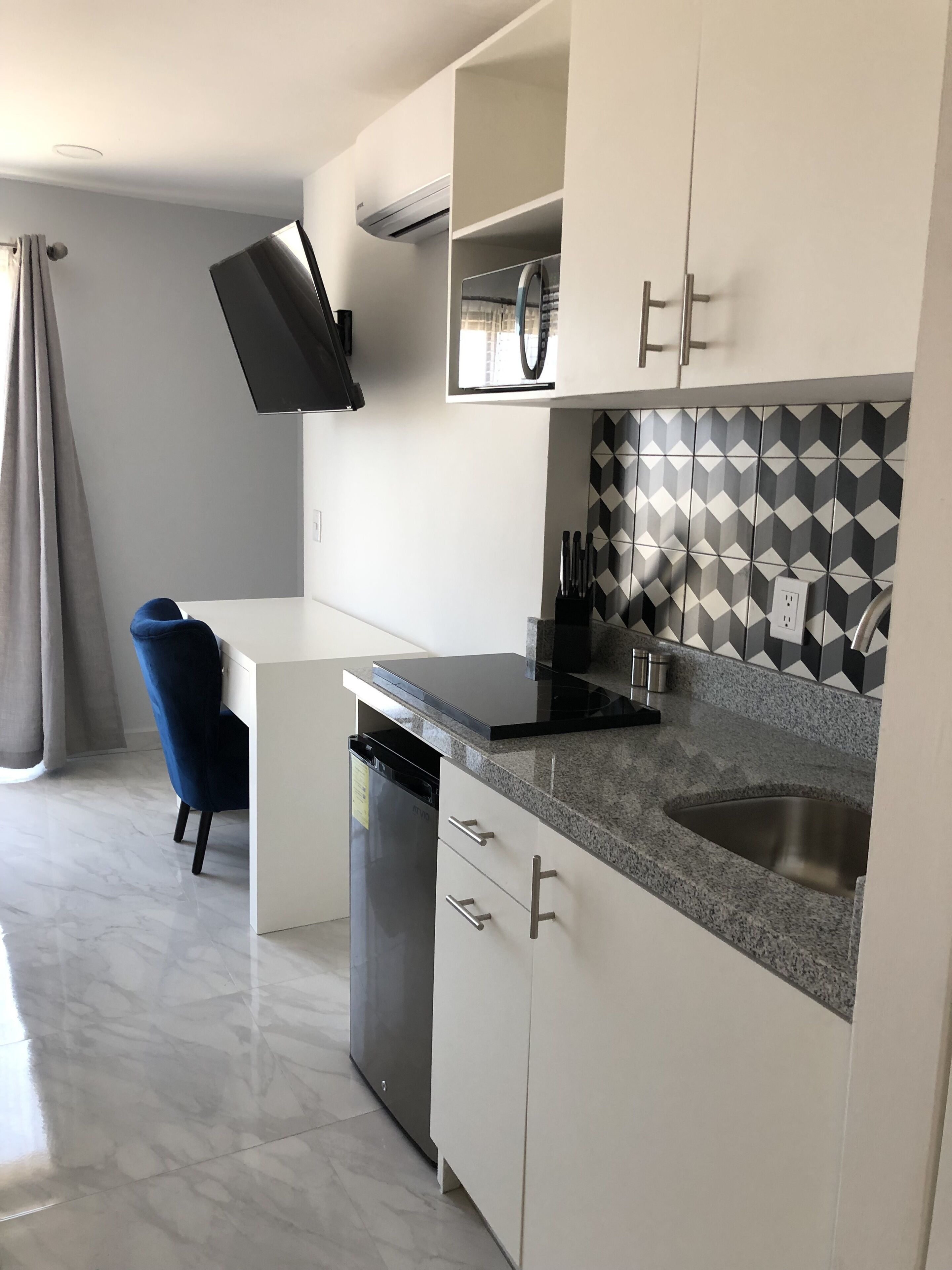 New modern Studio 5 min away from Downtown, entertainment, marina and beach