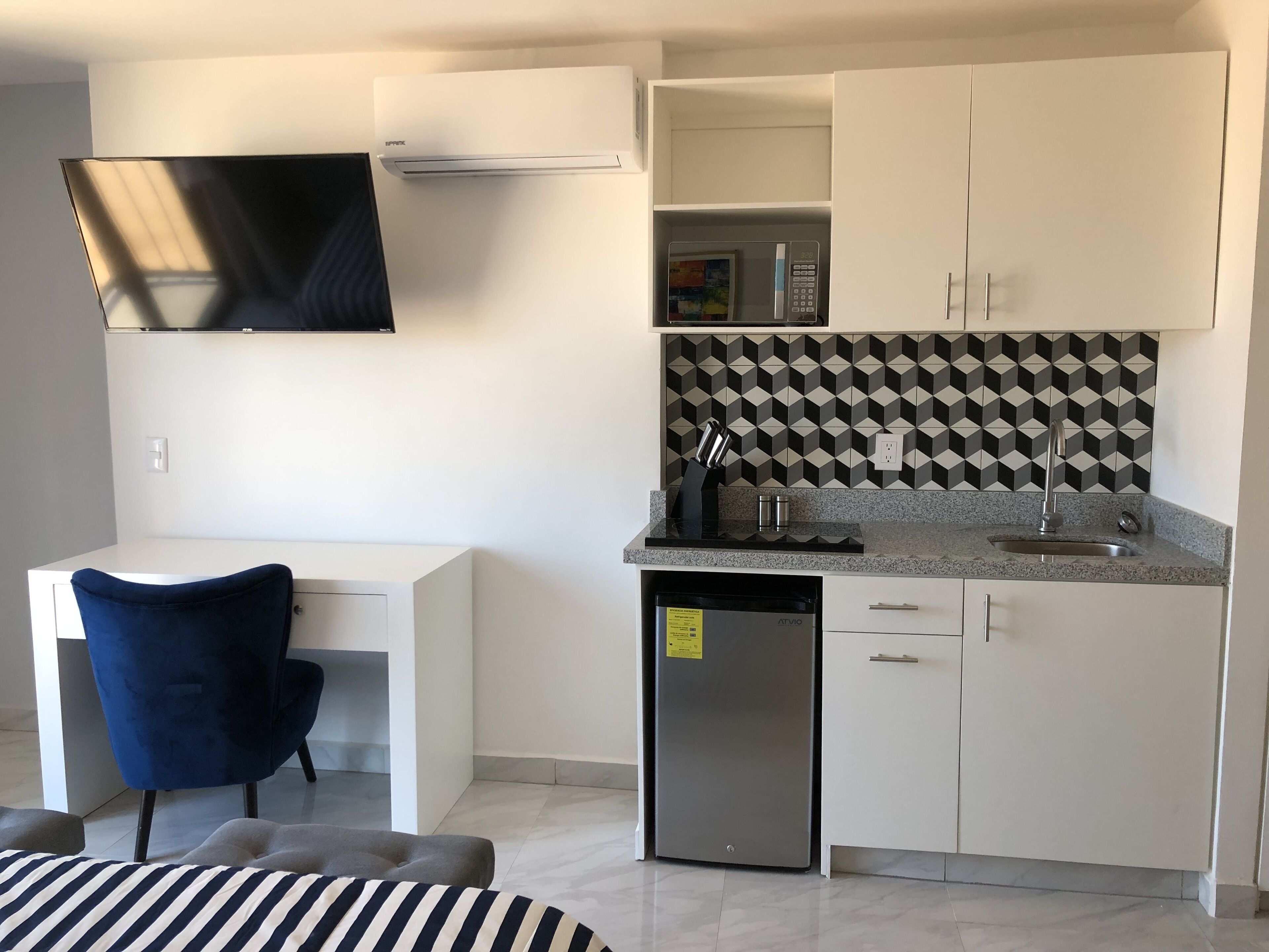 New modern Studio 5 min away from Downtown, entertainment, marina and beach