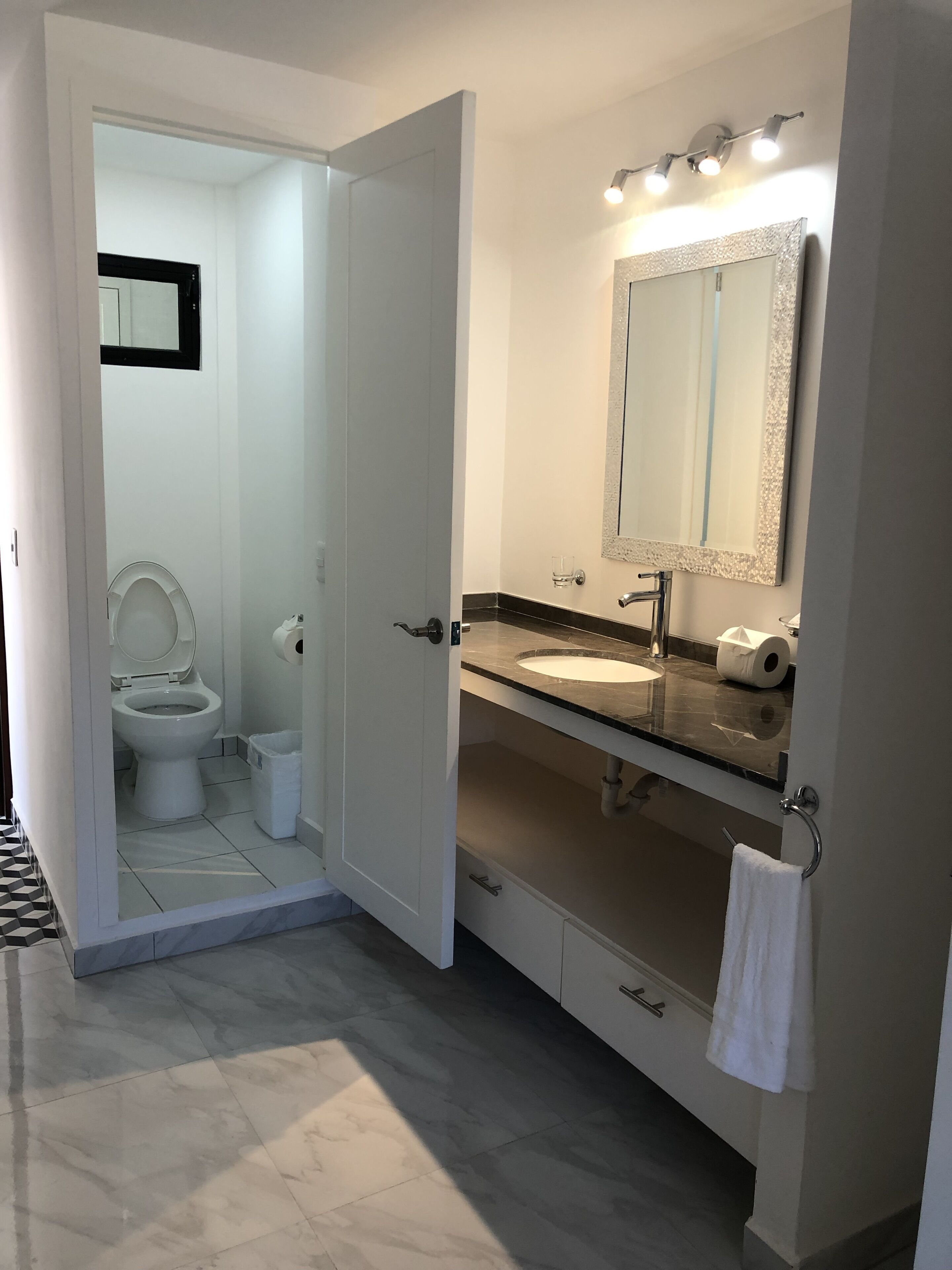 New modern Studio 5 min away from Downtown, entertainment, marina and beach