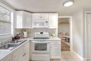 Refrigerador, microondas, horno, placa de cocina