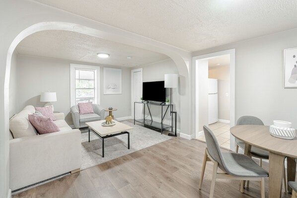 Smart TV, videojuegos, biblioteca de música