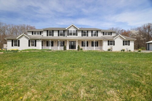 Nicole’s Place PA · Luxe Lrg Pocono House for 18 Hot Tub/Gameroom/Pool