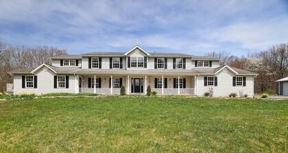 Nicole’s Place PA · Luxe Lrg Pocono House for 18 Hot Tub/Gameroom/Pool