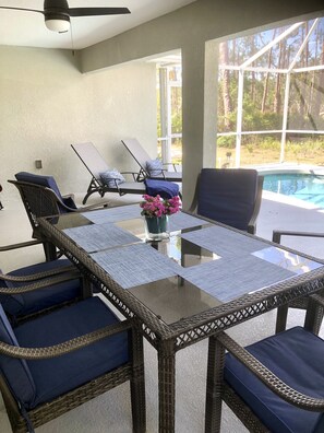 Outdoor dining - Port Charlotte Private Paradise (Port Charlotte)