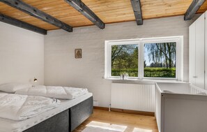 3 bedrooms, travel crib, free WiFi