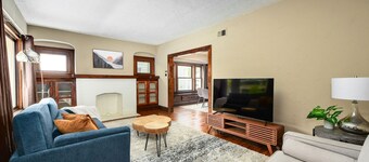 Bohemian Retreat ~ 15 min to Downtown~ 8 min to Cleveland Clinic