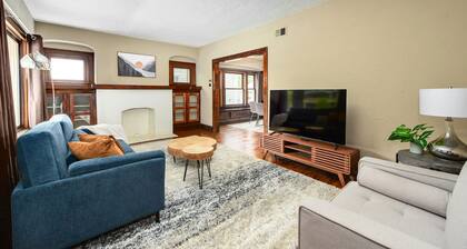 Bohemian Retreat ~ 15 min to Downtown~ 8 min to Cleveland Clinic