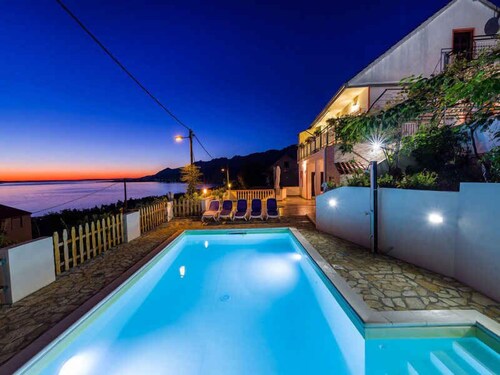 Maison de vacances avec piscine et vue sur la mer