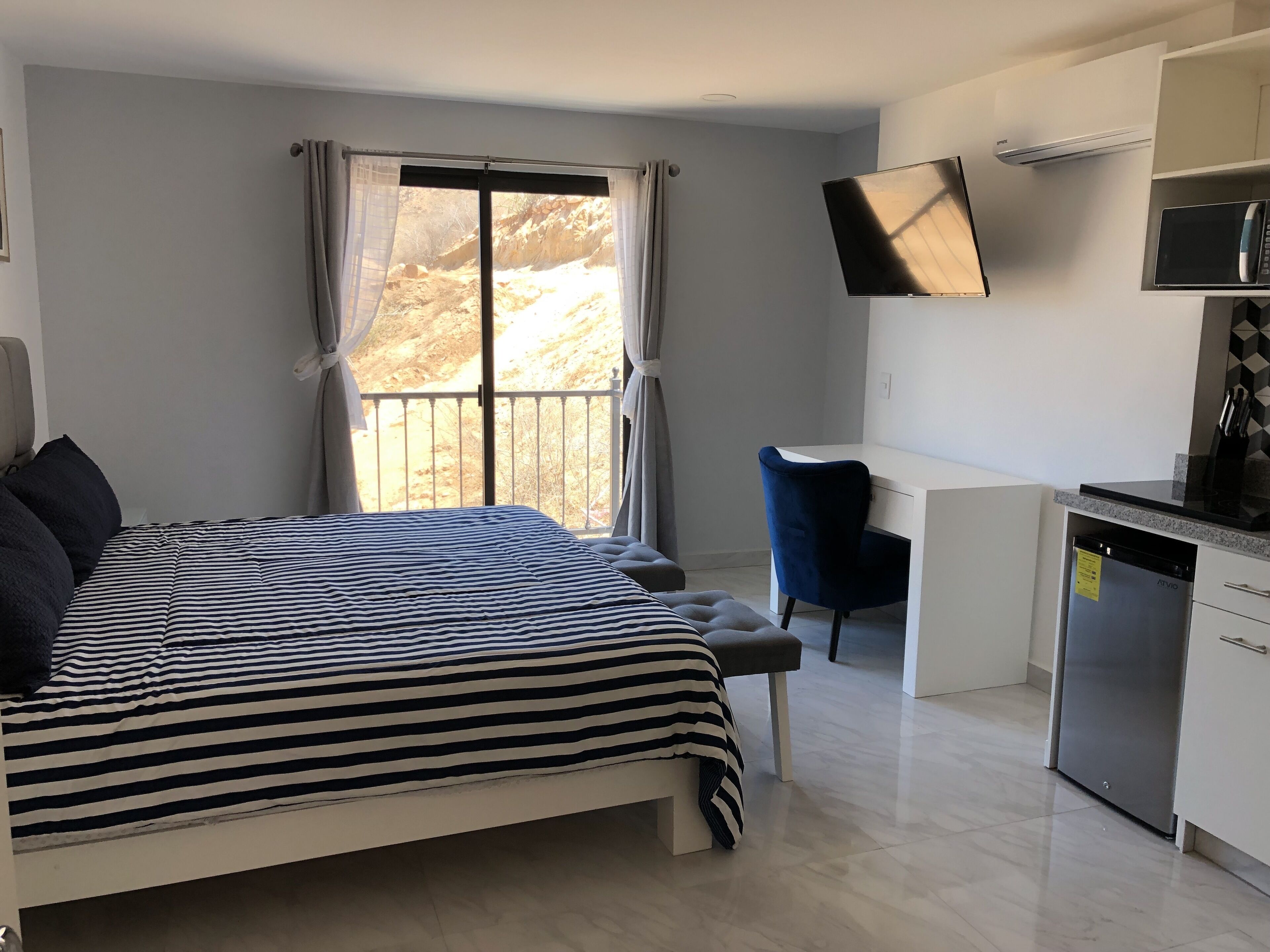 New 2 BDR with city view, Rooftop and pool, 5 min from Downtown