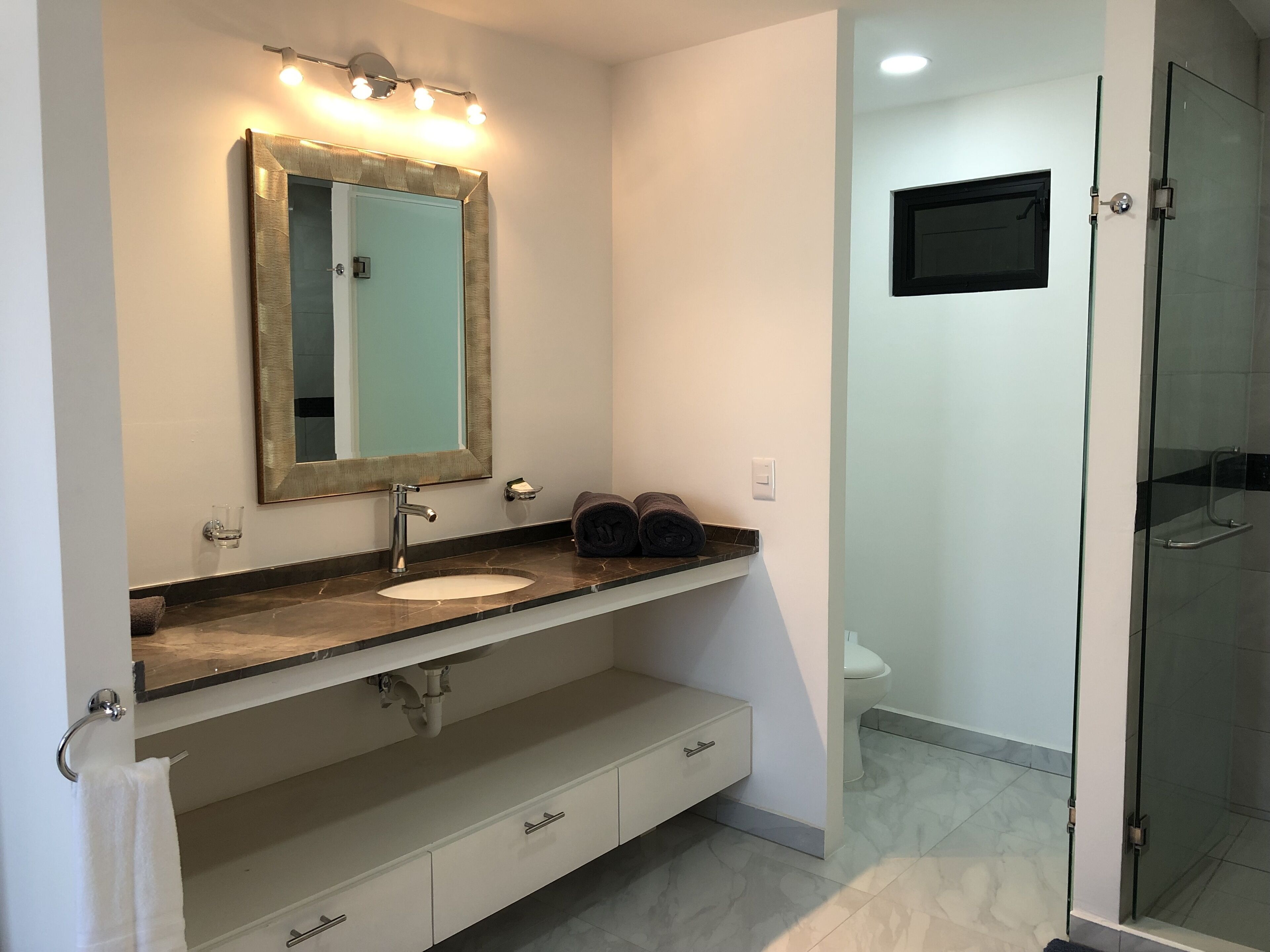 New 2 BDR with city view, Rooftop and pool, 5 min from Downtown