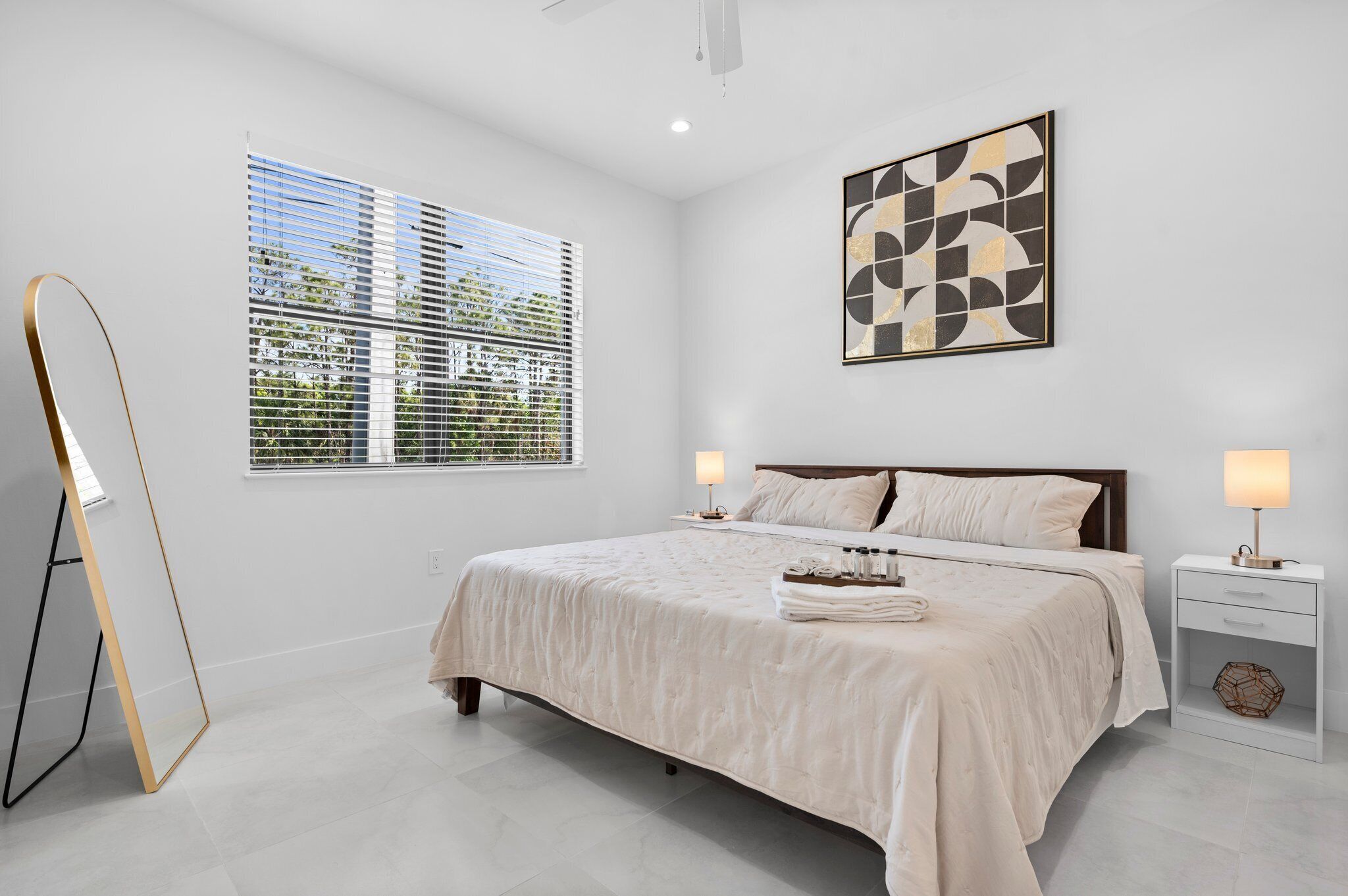 Brand New Luxury 3bd/2ba 10min Beach/ 7min Airport