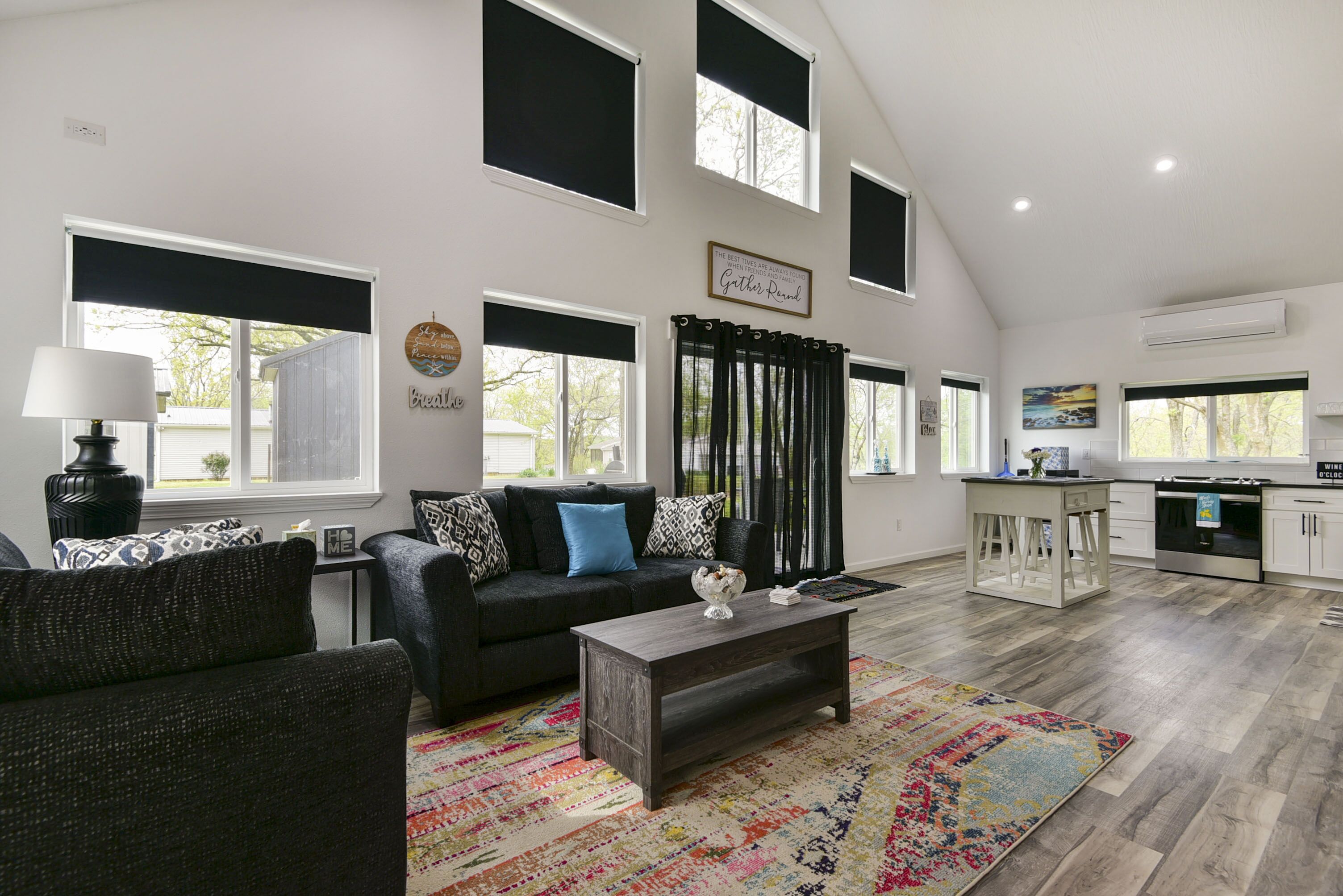 Gorgeous Loft 1 mile Cricket Creek Marina TableRockBranson firepit/grill retreat