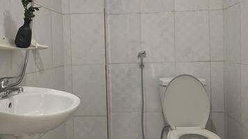 Classic Shared Dormitory | Bathroom