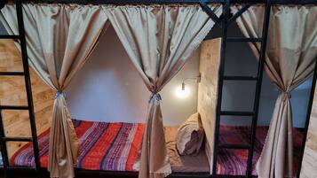 Classic Shared Dormitory | Desk, laptop workspace, free WiFi