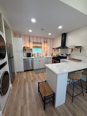 Fridge, oven, stovetop, dishwasher