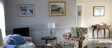 Smart TV, DVD player, table football, ping pong