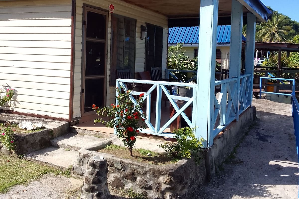 Standard Double Room, Sea View, Beachfront | Busa memori, seterika/papan seterika, cadar katil