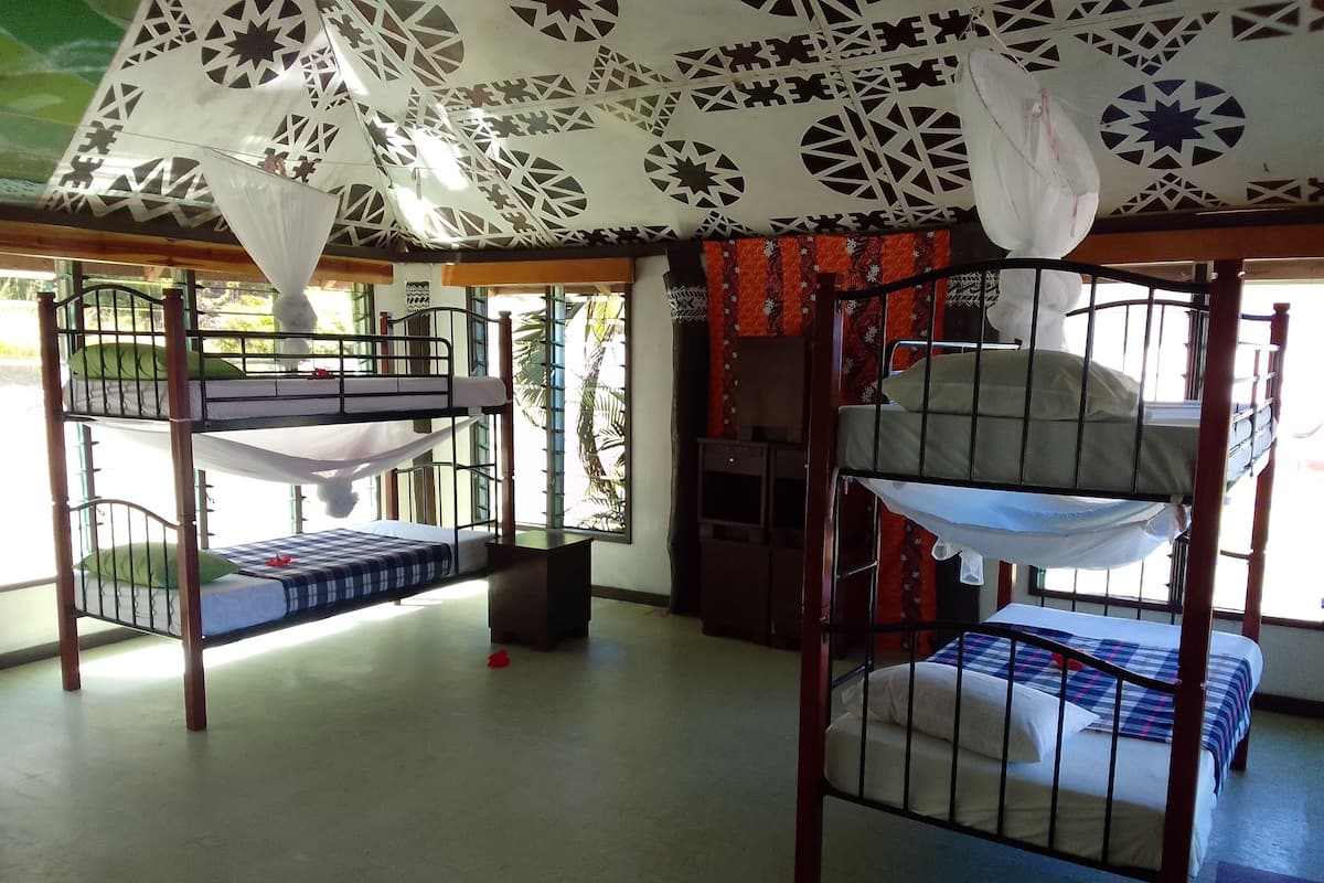 Basic Shared Dormitory, Mixed Dorm | Busa memori, seterika/papan seterika, cadar katil