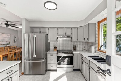 4 King Bed Private Beach +Pet Friendly +Pickleball