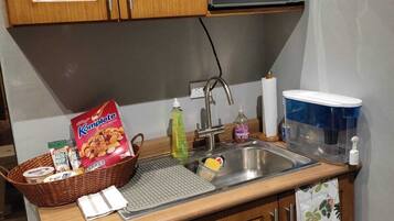 Premium Double Room | Private kitchenette | Mini-fridge, microwave, dishwasher, coffee/tea maker