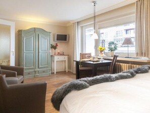 Unclassified image, 3 of 7, button