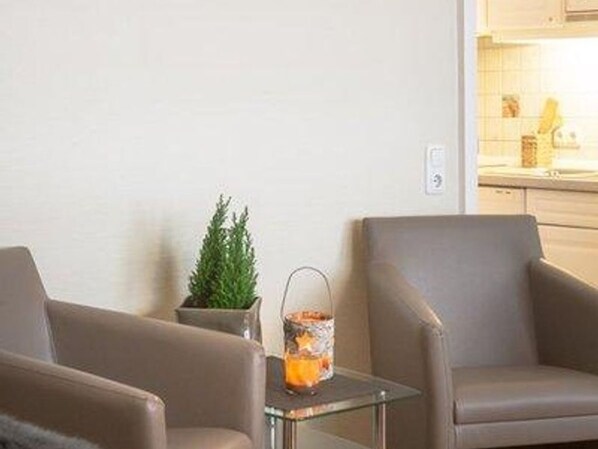 Unclassified image, 1 of 7, button