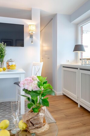 Interior - Strandkönig 3 - Direct beach location, mod. 1 room apartment with balcony - Andreas-Dirks (Sylt)