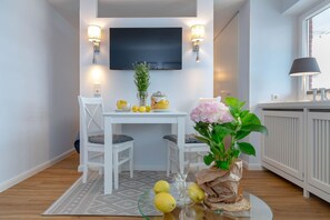 Dining - Strandkönig 3 - Direct beach location, mod. 1 room apartment with balcony - Andreas-Dirks (Sylt)