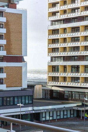 Unclassified image, 5 of 27, button