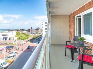 Unclassified image, 4 of 27, button