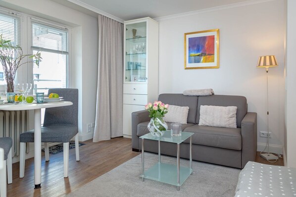 Unclassified image, 1 of 27, button