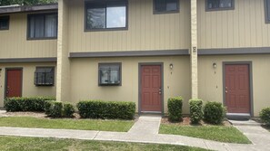 Exterior - Entire Condo with community pool and in unit laundry (Gainesville)