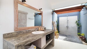 Hair dryer, towels - Luxurious 4BR Villa with Pool, Bali Villa 2206 (Bali)