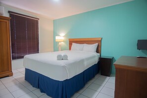 2 bedrooms, iron/ironing board, WiFi