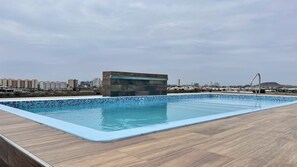 4 outdoor pools