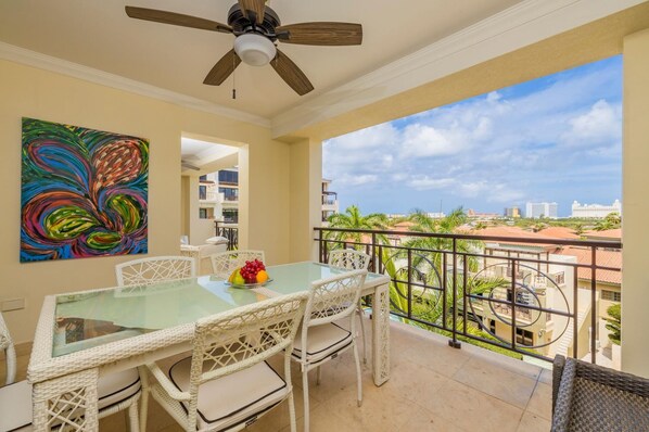 تناول الطعام بالخارج